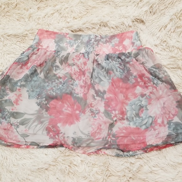 Charlotte Russe Dresses & Skirts - Pink Gray floral skirt NWOT